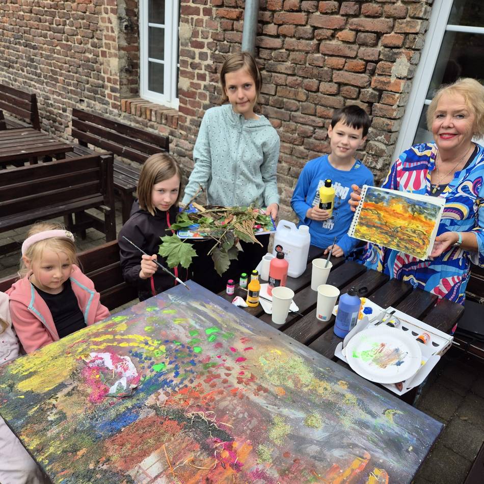 Aktion in Jüchen: Benefizausstellung mit Kinderworkshop im Nikolauskloster