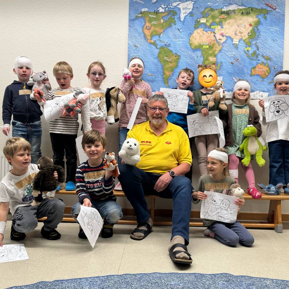 Notfälle kindgerecht erklärt: DLRG Issum-Sevelen schult Vorschulkinder in Erste-Hilfe-Maßnahmen