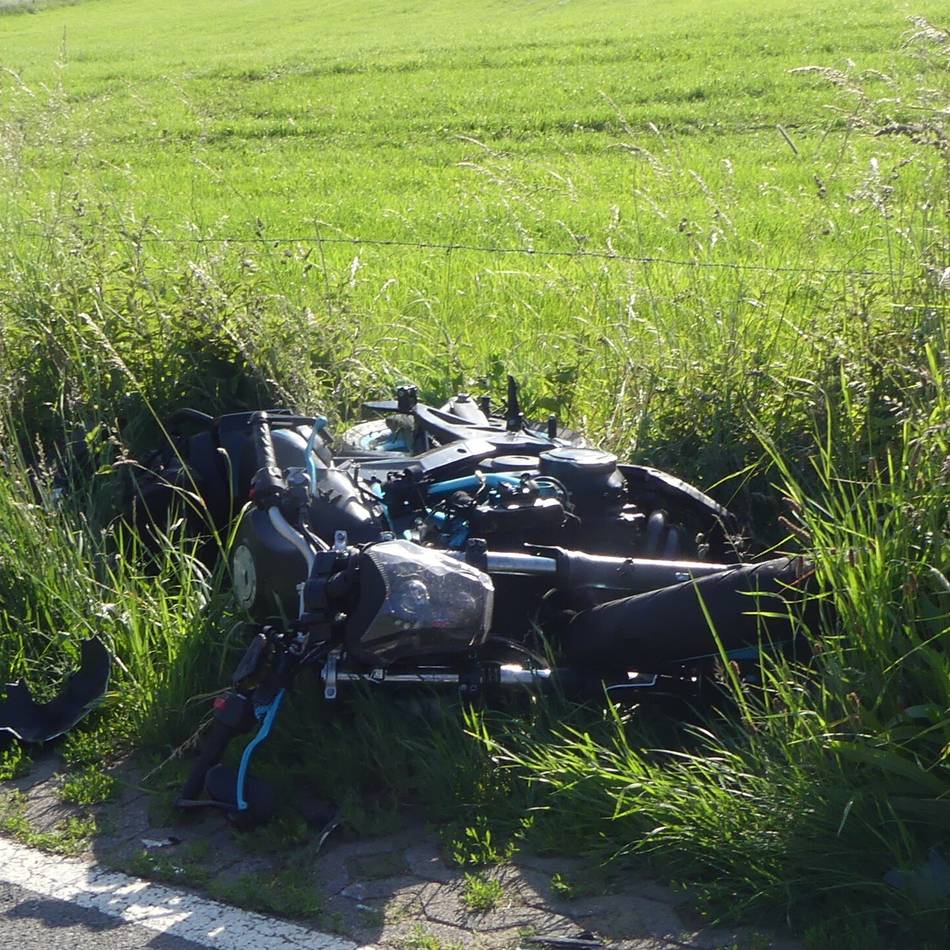 Unfall auf K 13 mit Hückeswagener: Zusammenstoß nach Überholvorgang – Rettungshubschrauber für Bikerin (19)