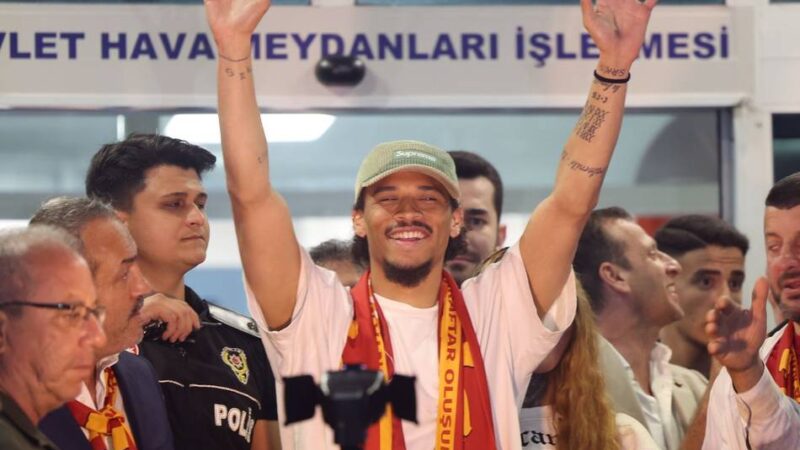 Bevorstehender Wechsel: Galatasaray-Fans empfangen Sané nachts in Istanbul