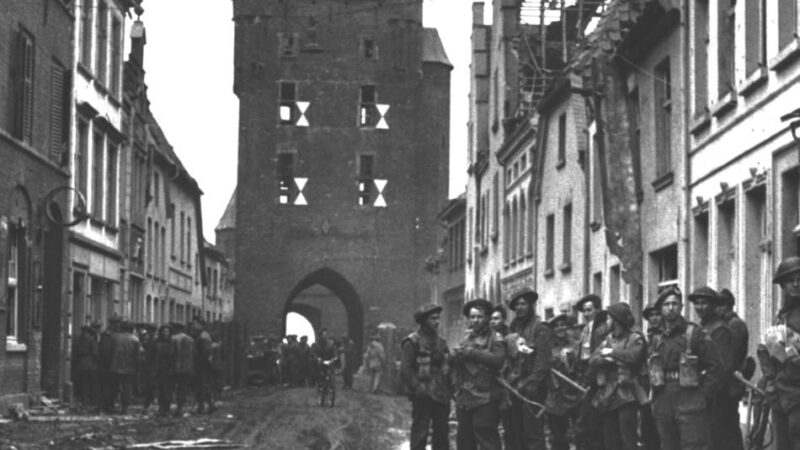 Sparkasse zeigt Ausstellung: 80 Jahre Xanten – eine Soiree mit Fotos von 1945 und heute
