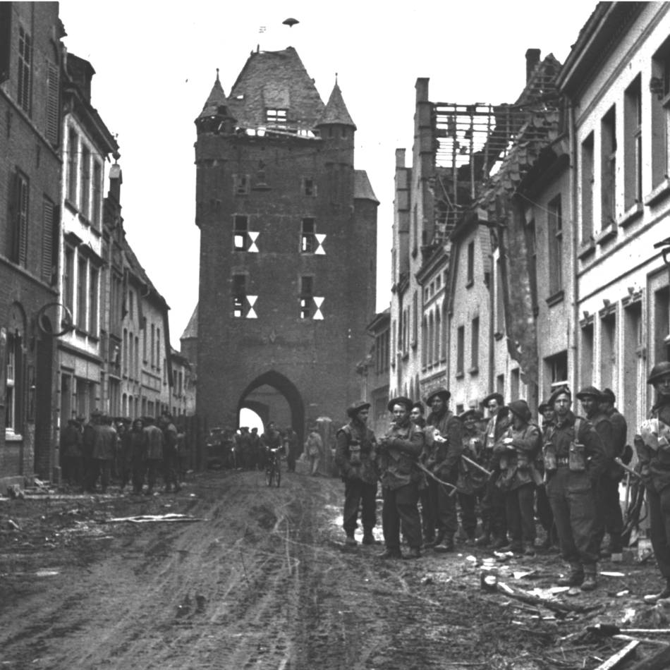 Sparkasse zeigt Ausstellung: 80 Jahre Xanten – eine Soiree mit Fotos von 1945 und heute