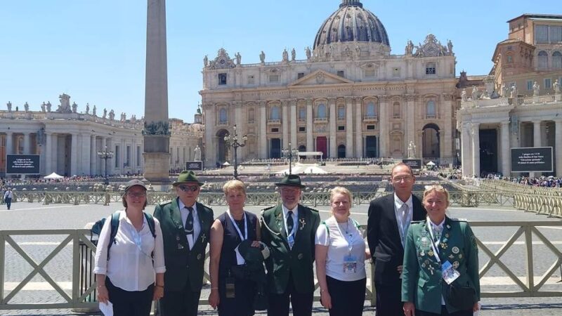 Mitglieder der St.-Ulrich-Bruderschaft: Millinger Schützen besuchen Rom im Heiligen Jahr