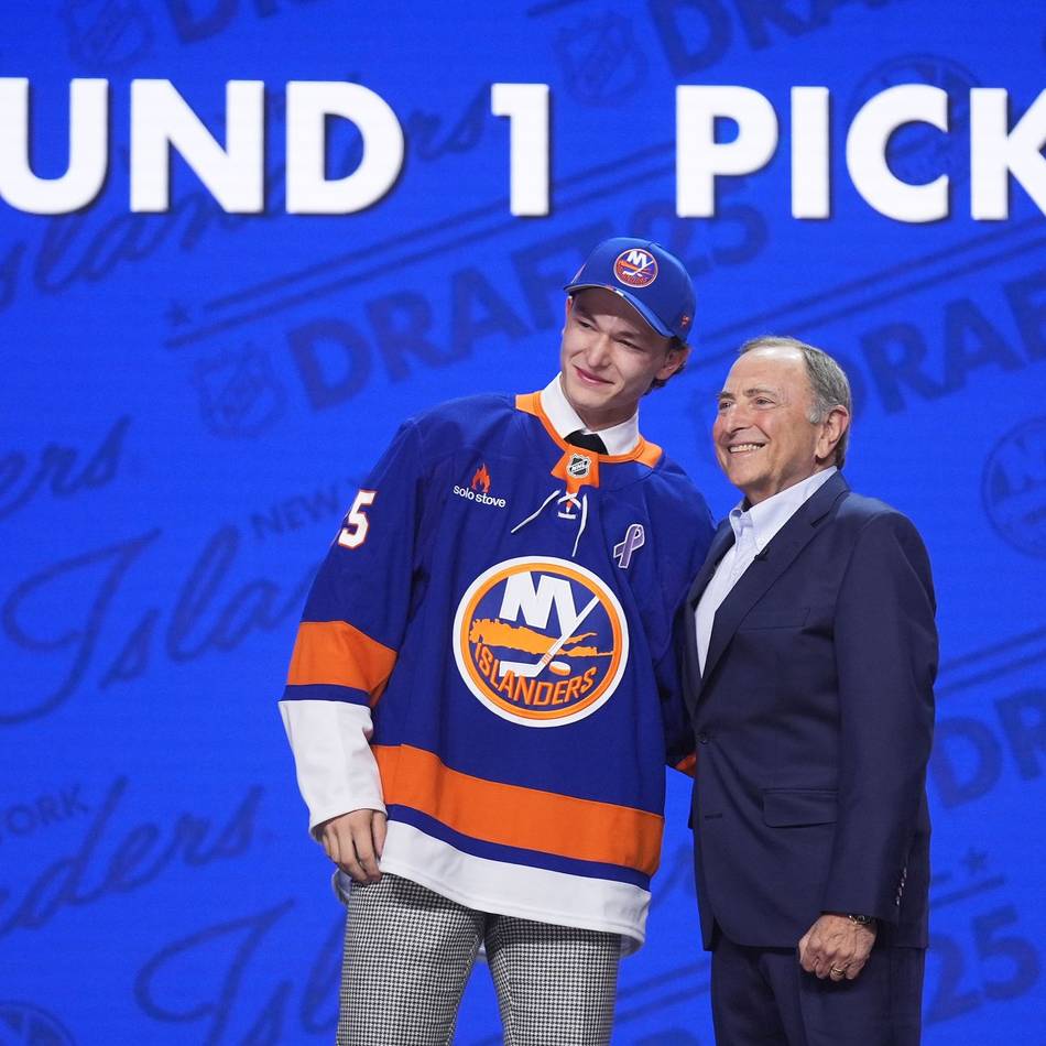 Deutsche Talente warten noch: 17-jähriger Verteidiger als Erster im NHL-Draft ausgewählt