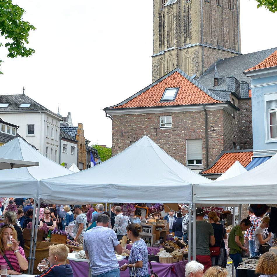 Französischer Markt und verkaufsoffener Sonntag: Süchtelns Fest der Vielfalt