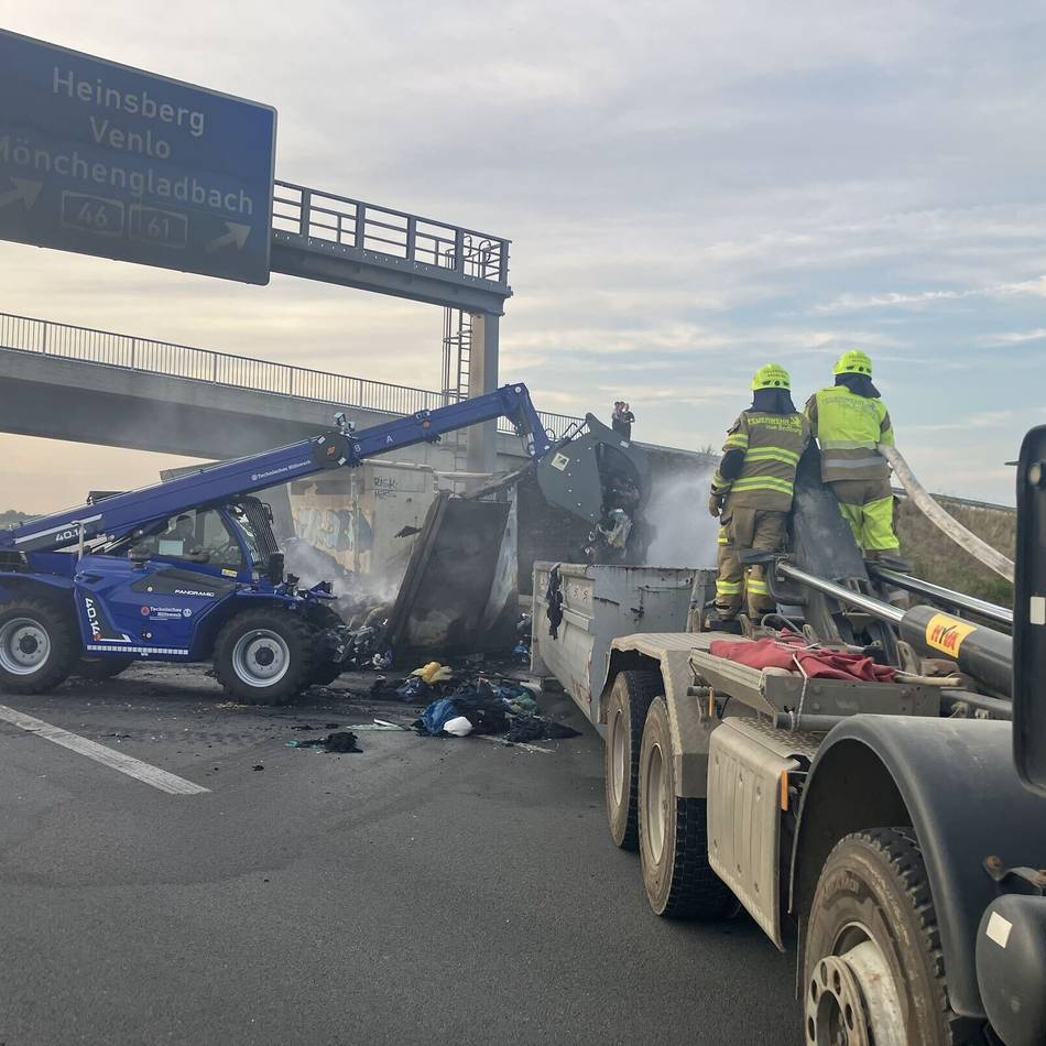 Teleskoplader angefordert: THW Neuss unterstützt bei Brand auf Autobahn 44
