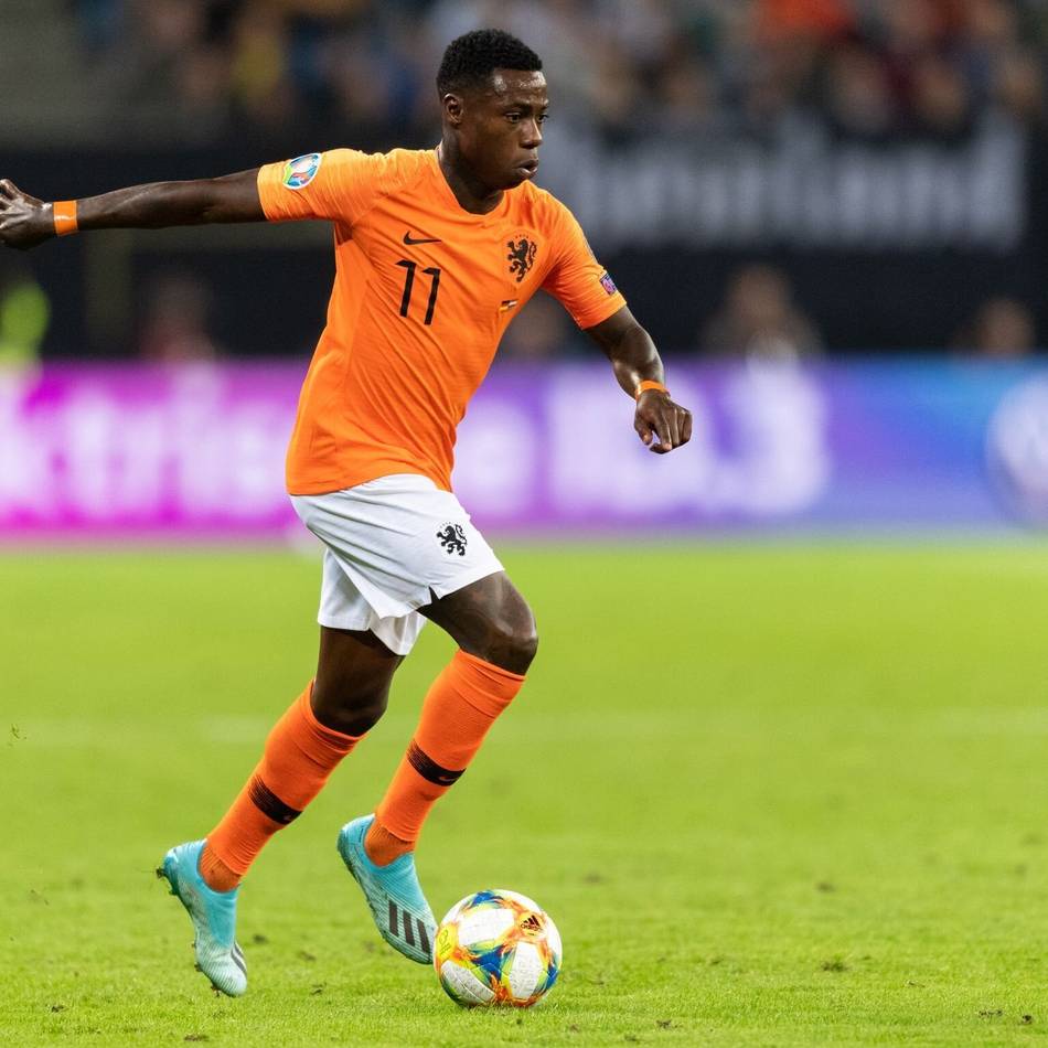Mehrjährige Haftstrafe: Fußball-Profi per Privatjet an die Niederlande ausgeliefert