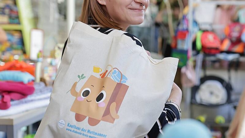 Kaufhaus der Mettmanner: Die Tasche Lumi begrüßt jetzt die Kunden