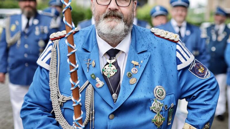 Michael John führt das Tambour- und Fanfarencorps Mettmann: Seit 40 Jahren gibt er den Takt an