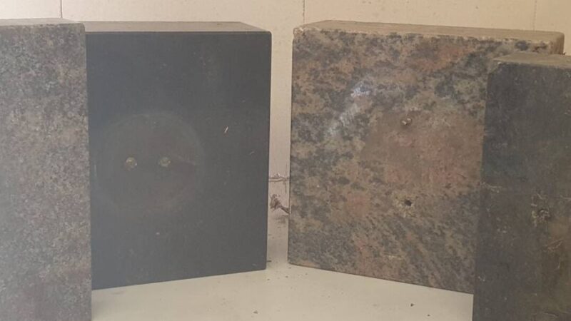 Ermittlungen in Grevenbroich: Kripo bittet um Hilfe – wer erkennt diese Grabplatten?