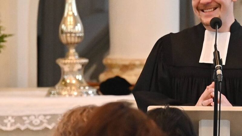 Ordinationsgottesdienst in Hückeswagen: Während der Predigt darf gelacht werden