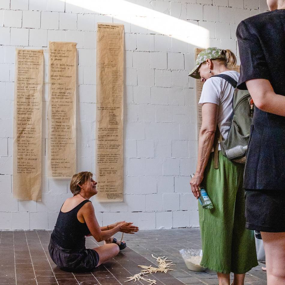 „Space Relations“ im Weltkunstzimmer: Ein Bild der Zukunft aus Salzteig