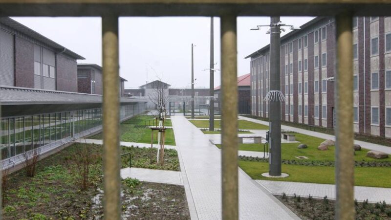 Nach Bluttat an Neusser Rheinufer: Mordverdächtiger tot in Zelle aufgefunden