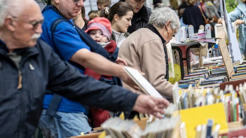 Bücherbummel in Düsseldorf: Lesestoff, Künstler, Leckereien – „Hierhin kommen wunderbare Menschen“