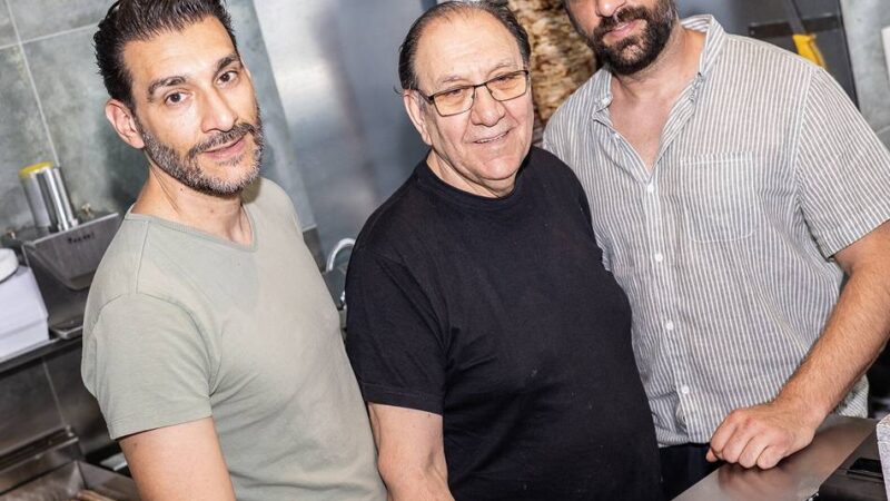 Griechisches Restaurant in Düsseldorf: Bilker Familie lässt Traditions-Imbiss wieder auferstehen