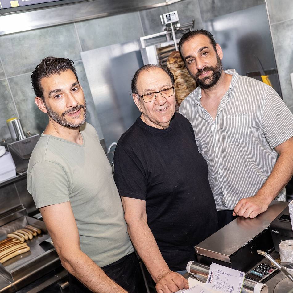 Griechisches Restaurant in Düsseldorf: Bilker Familie lässt Traditions-Imbiss wieder auferstehen