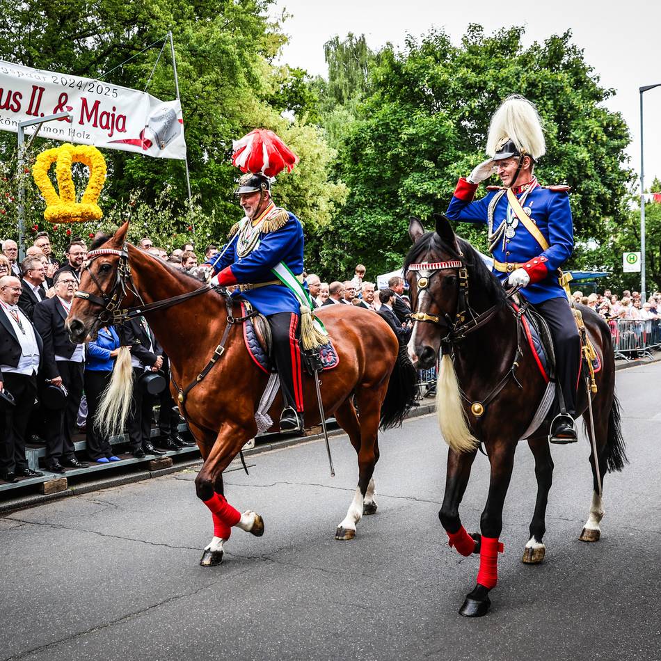 Jubiläums-Schützenfest: Kaarster Bruderschaft feiert mit Glanz und Gefühl