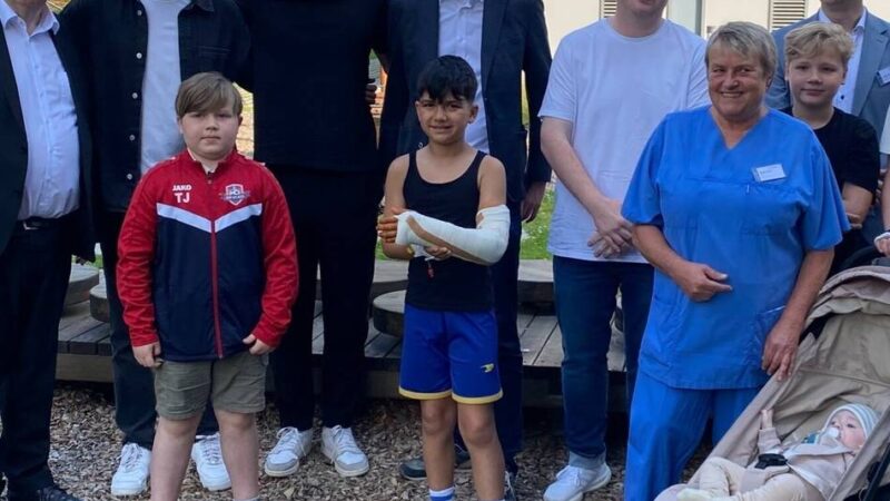 Tennisprofi aus Kempen: Daniel Altmaier besucht Kinderzentrum Bethel