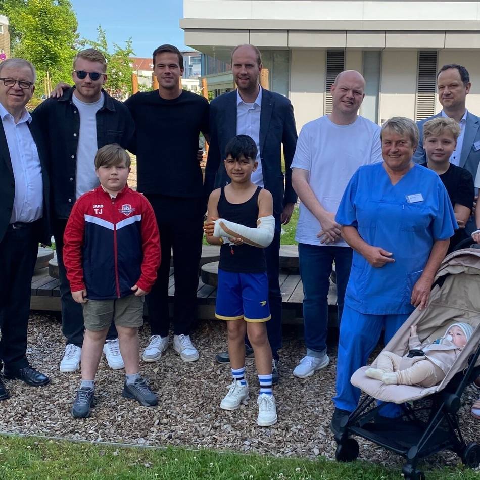Tennisprofi aus Kempen: Daniel Altmaier besucht Kinderzentrum Bethel