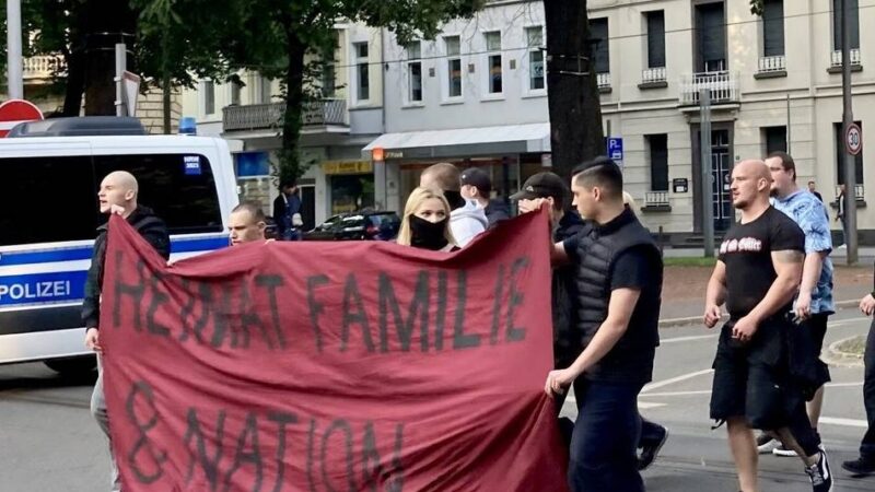 Rechtsextremismus in Krefeld: Nach Demo: Hakenkreuze und SS-Wahlspruch gesprüht