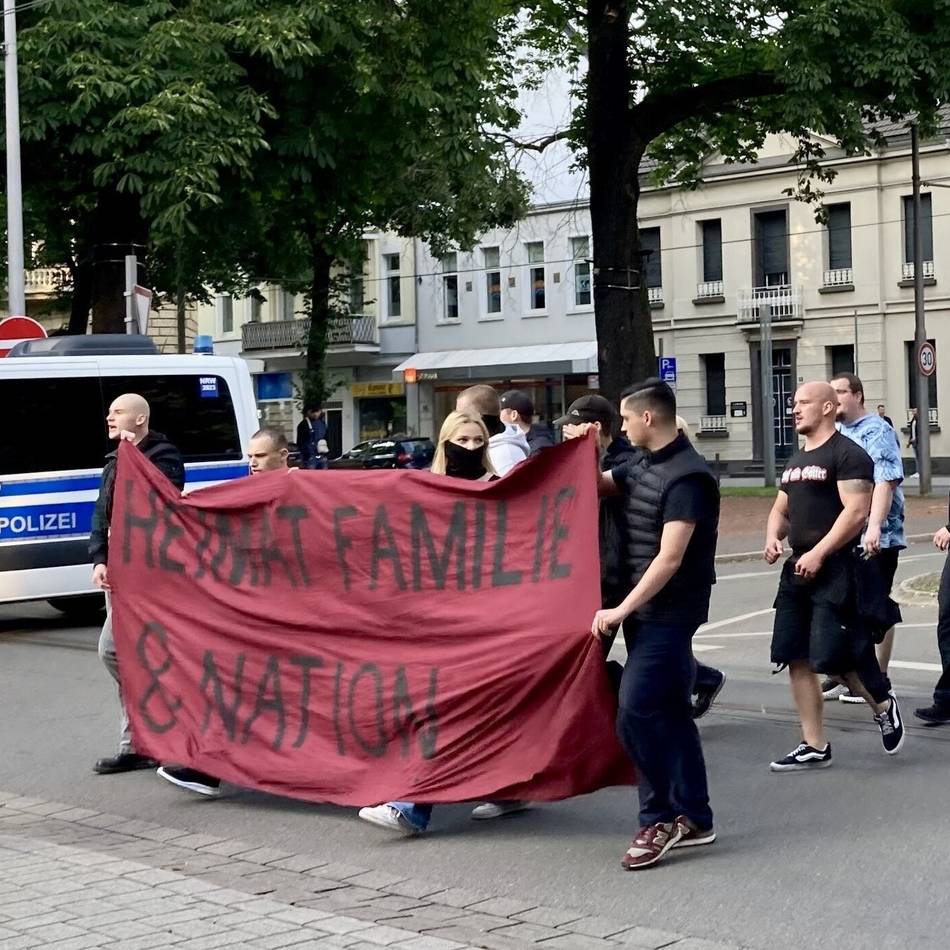 Rechtsextremismus in Krefeld: Nach Demo: Hakenkreuze und SS-Wahlspruch gesprüht