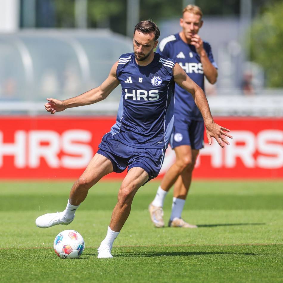 Verletzung am Meniskus: Schalke muss auf Kapitän Karaman verzichten