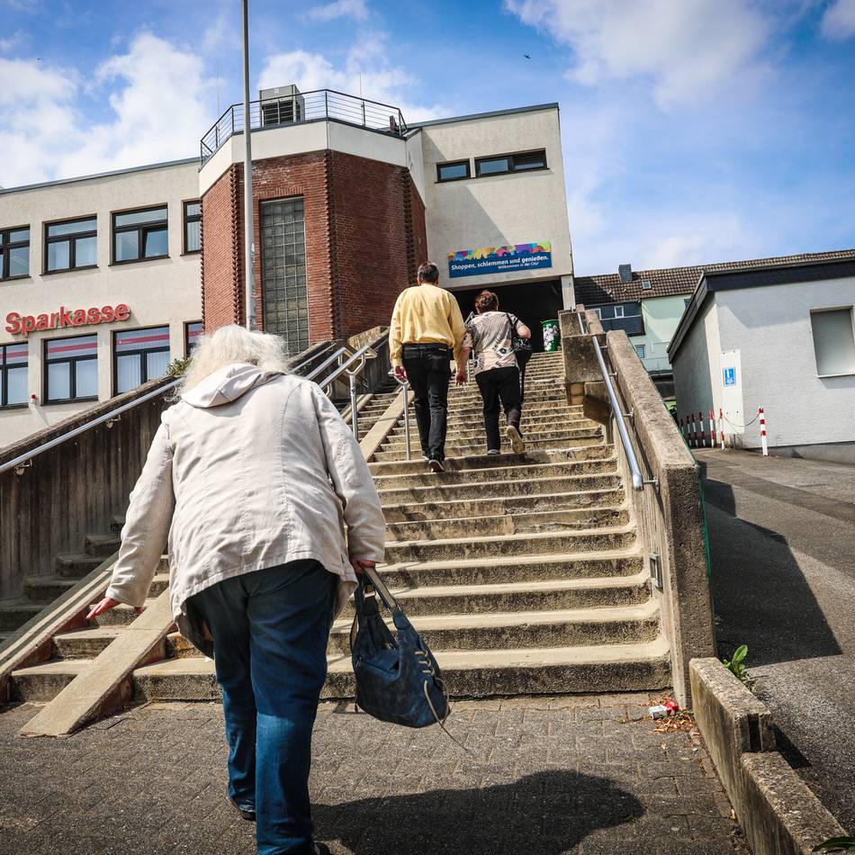 Sanierungsbedarf in Dormagen: Finanzierung der „Sparkassen-Treppe“ bleibt unklar