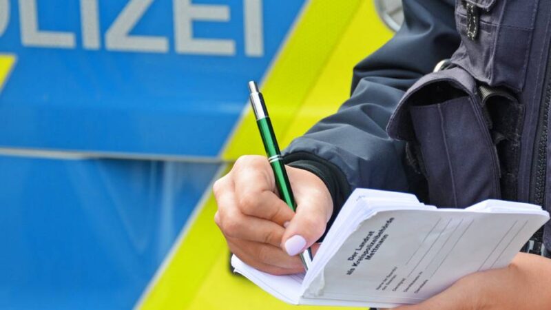 Einbruchsserie: Autoaufbrecher stehlen Werkzeuge aus Firmenfahrzeugen in Velbert