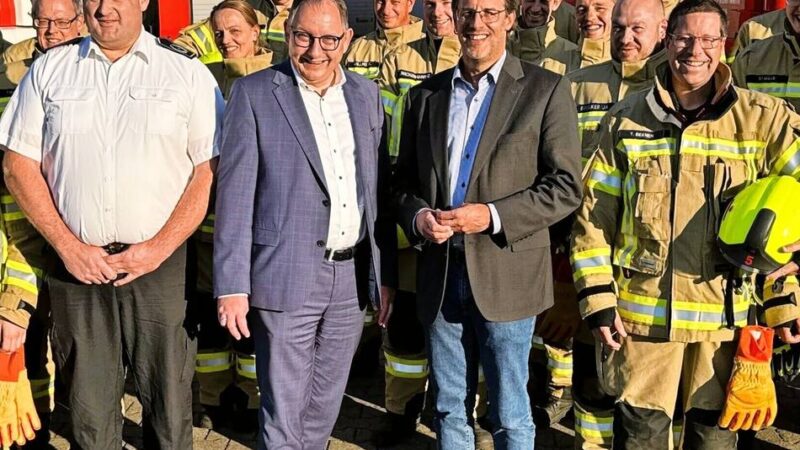 Löschzüge Millingen und Bienen: Neue Schutzkleidung für die Feuerwehr