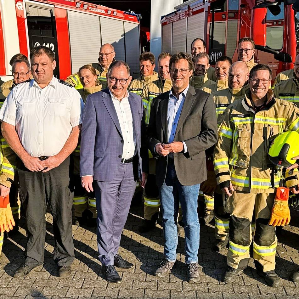 Löschzüge Millingen und Bienen: Neue Schutzkleidung für die Feuerwehr