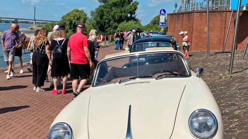 Oldtimertreffen in Rees: Oldtimertreffen lockt viele Gäste nach Rees
