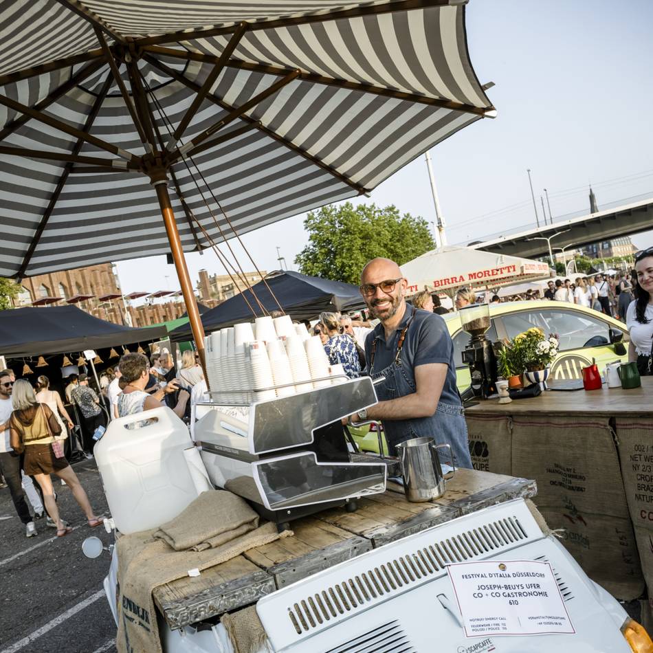 Kulinarisches beim Festival D’Italia: Arancini, Cannoli, Gelati – Italienischer Genuss am Düsseldorfer Rheinufer