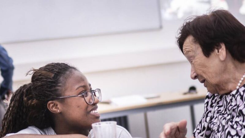 Projekt am Rückert-Gymnasium: „Das Alter trennt nicht, es erzählt nur andere Geschichten“