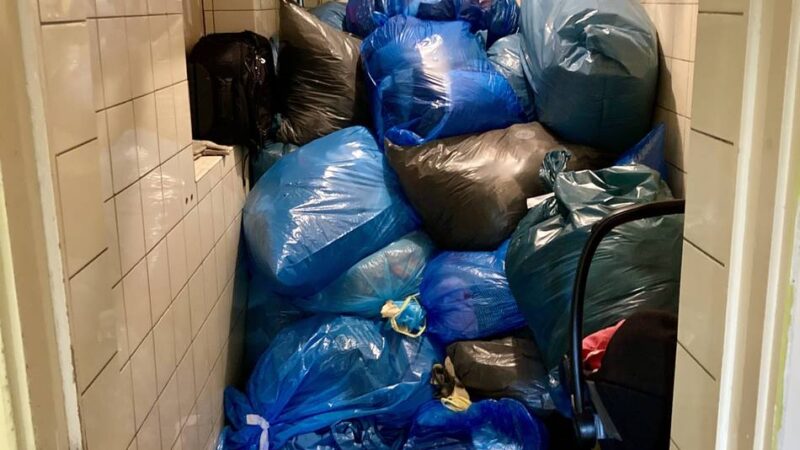 Unmut bei Kleiderkammer in Hamminkeln: „Unverschämt, was Leute an dreckigen Sachen zu uns bringen“