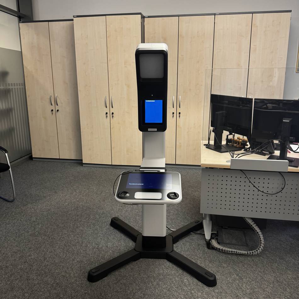 Übergangsregel bis 31. Juli: Neues Fototerminal im Rathaus steht bereit