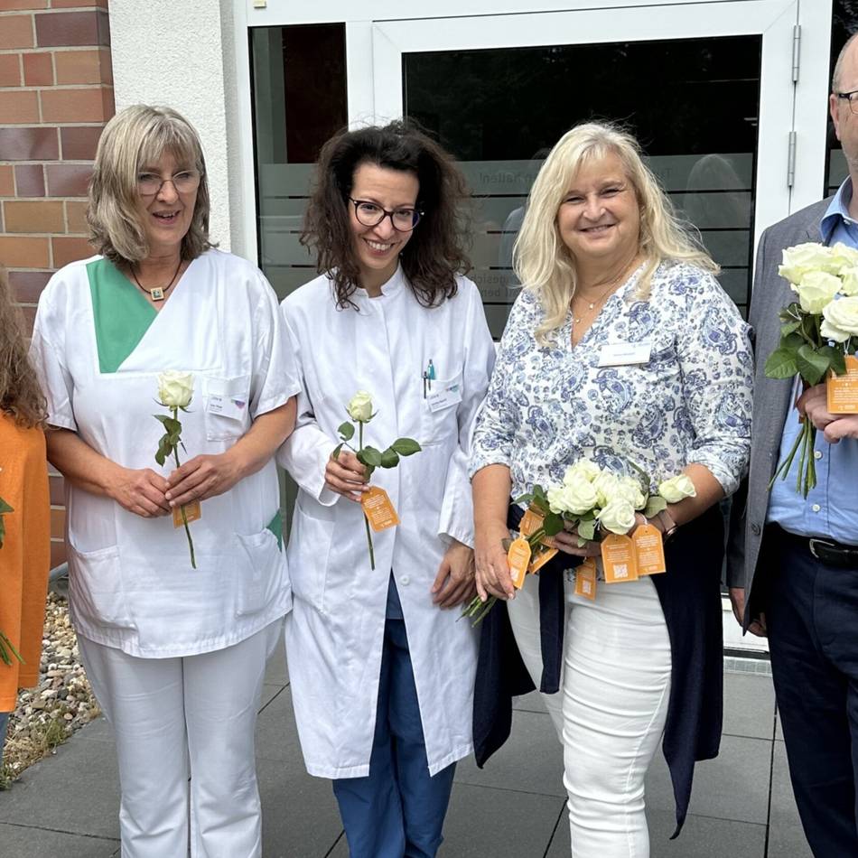 Von Verein für Organspende: Rosen für die Intensivstation von Maria Hilf in Mönchengladbach