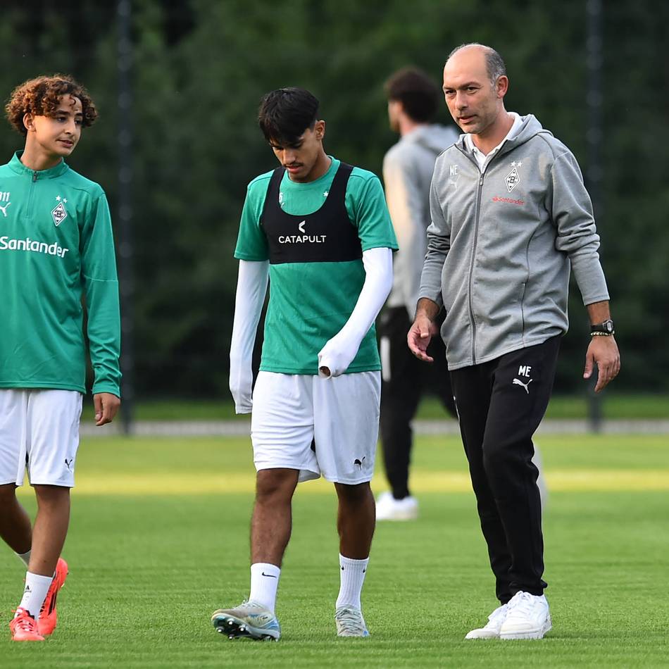 „Wenn wir einmal ins Rollen kommen …“: Borussias U17-Trainer Enache über das große Spiel gegen Bayern und den Lauf seiner Mannschaft