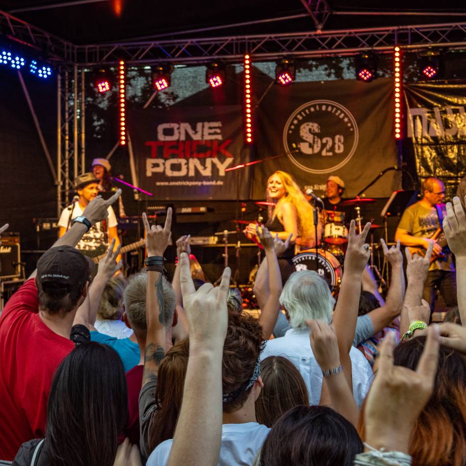 Livemusik zum Kirmesstart: Parkfest lockt Tanzfreudige mit drei Bands