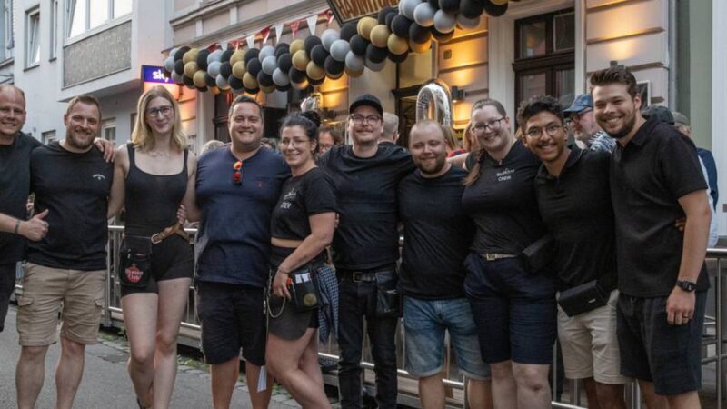 Zehn Jahre Hamtorkrug unter neuer Leitung: Geburtstagsparty in einer Kultkneipe von Neuss