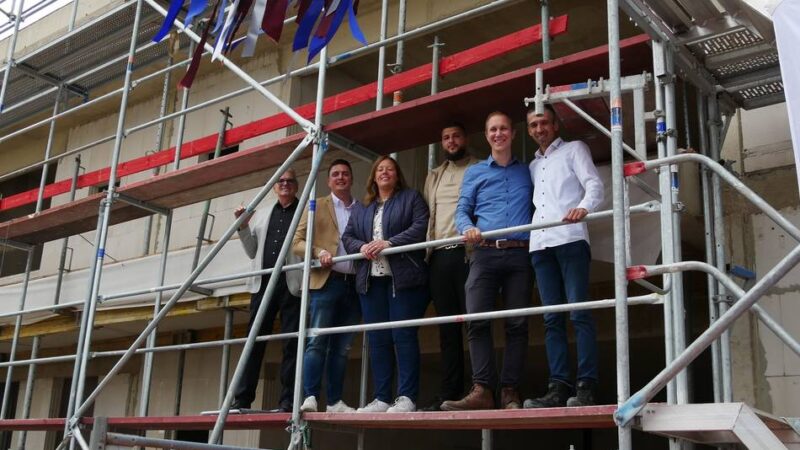 Eröffnung Anfang 2026 geplant: Neue Monheimer Kita im Pfingsterfeld feiert Richtfest