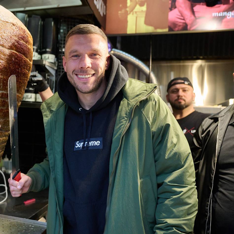 Fußballer und Geschäftsmann: Podolski überall: „Einer von der Straße“ macht Business