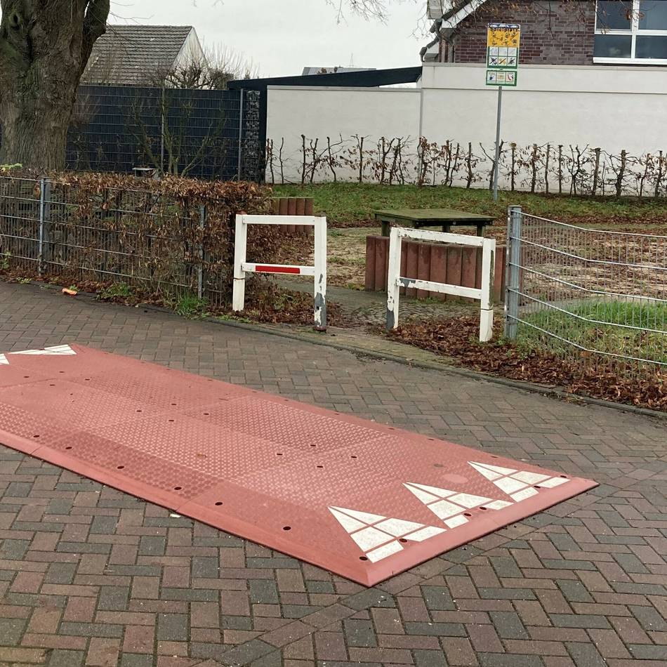 Straßenverkehr in Hückeswagen: Bremsschwellen gefordert für Löwen-Grundschule