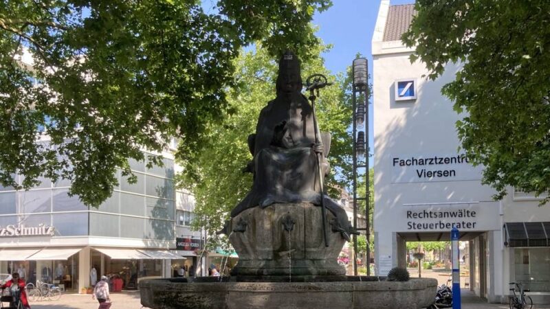 Remigiusbrunnen in der Viersener Innenstadt: Ein Schutzpatron in der Fußgängerzone