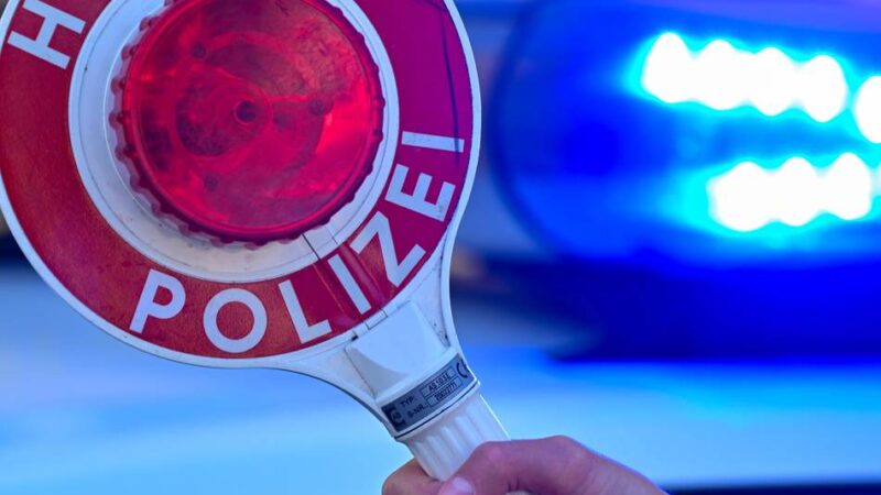 Polizei misst Tempo auch in Hückeswagen und Radevormwald: Kradfahrer kontrolliert – aber nur Autofahrer sind zu schnell