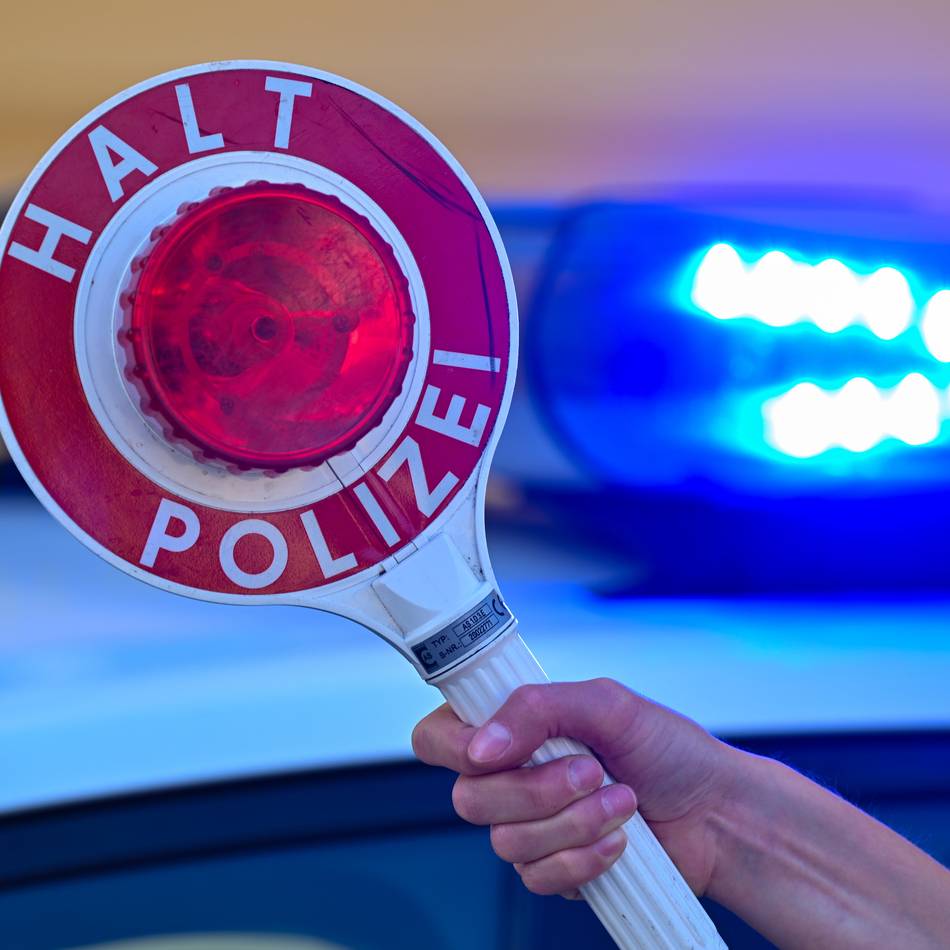 Polizei misst Tempo auch in Hückeswagen und Radevormwald: Kradfahrer kontrolliert – aber nur Autofahrer sind zu schnell