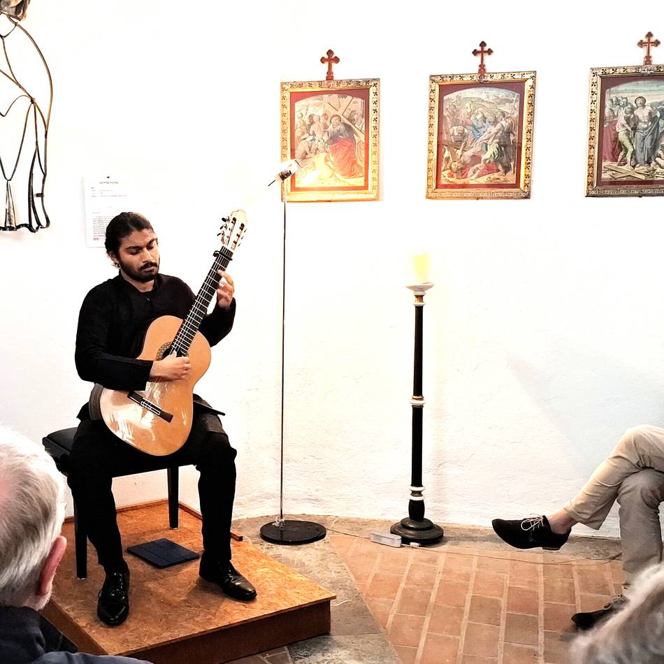 Konzert in der Kreuzkapelle Hinsbeck: Auf Tuchfühlung mit einem virtuosen Gitarristen