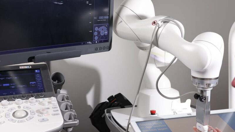 Neue Technik an Uniklinik Düsseldorf: Roboter testet Patienten auf Rheuma