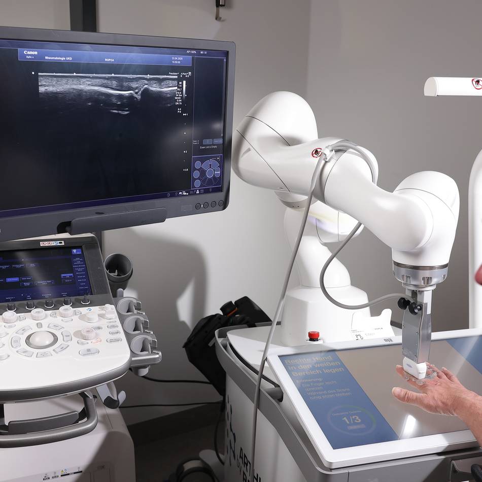Neue Technik an Uniklinik Düsseldorf: Roboter testet Patienten auf Rheuma