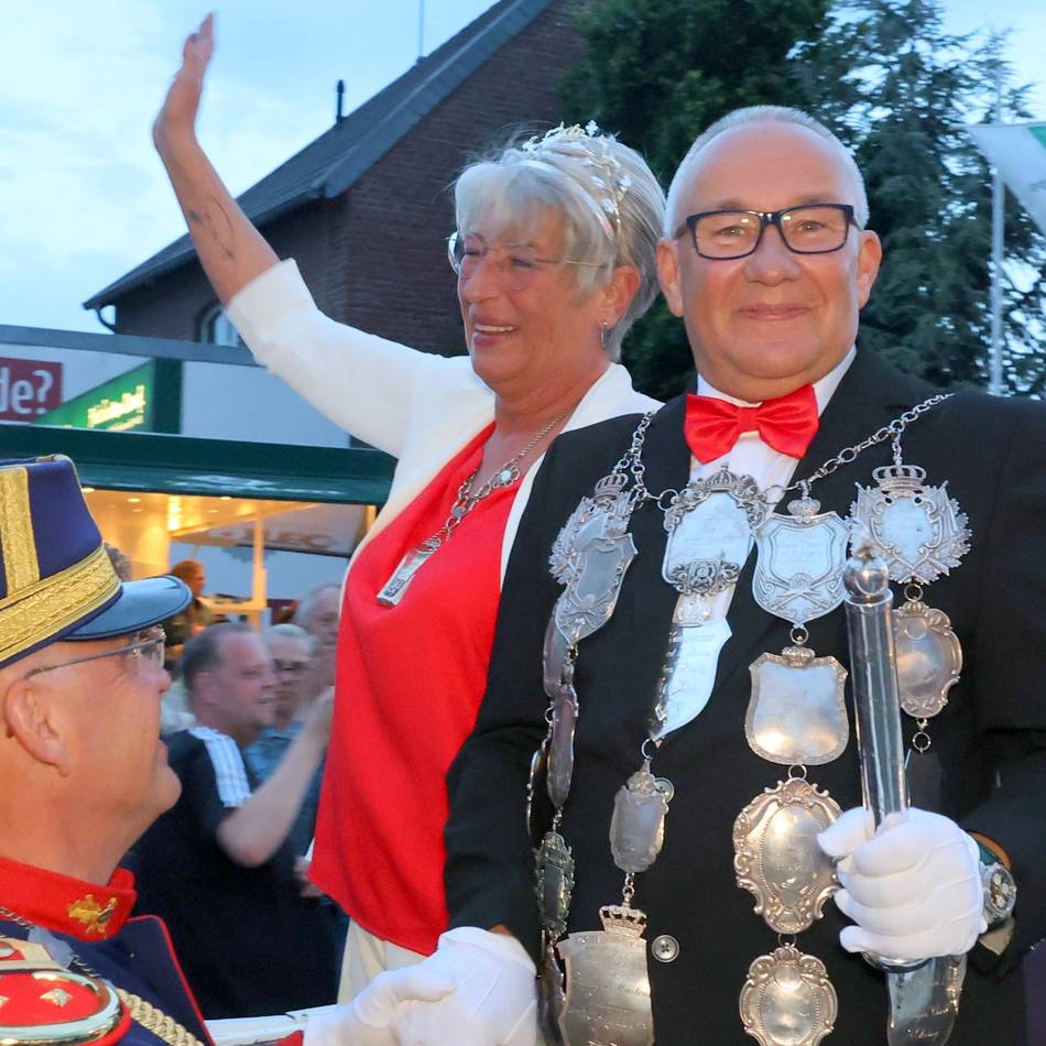 Schützenfest in Kapellen: Fast 600 aktive Schützen bei der Parade