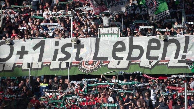 Ende der Ausnahmen in Leverkusen und Wolfsburg?: Profifußball am Scheideweg – DFL muss bei 50+1-Regel nachjustieren
